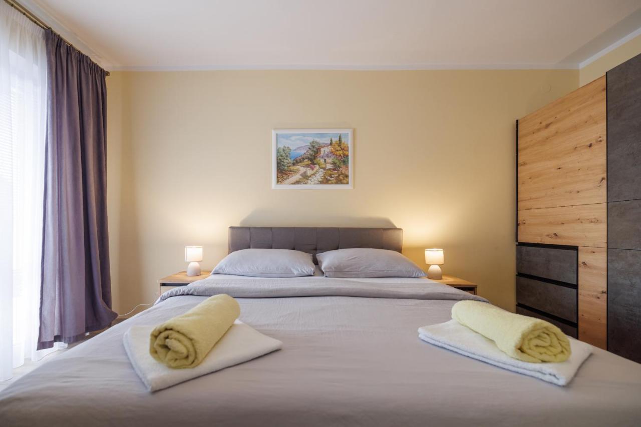 Spacious And Modern App With Big Terrace Malinska Exterior foto