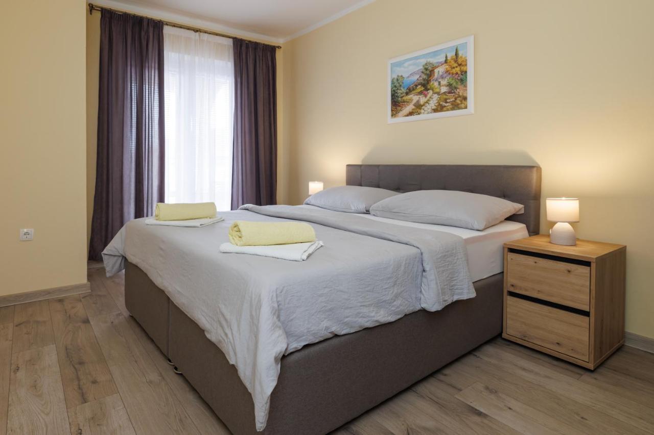 Spacious And Modern App With Big Terrace Malinska Exterior foto