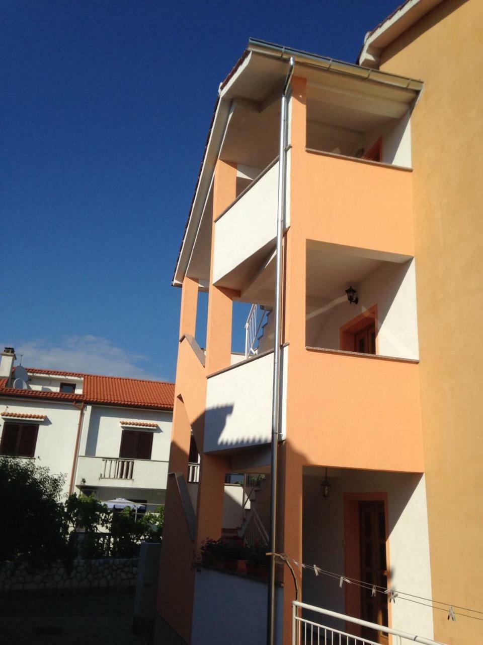Spacious And Modern App With Big Terrace Malinska Exterior foto